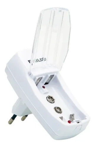 Cargador Philco Para Pilas AA AAA 9V + 2 Pilas AAA